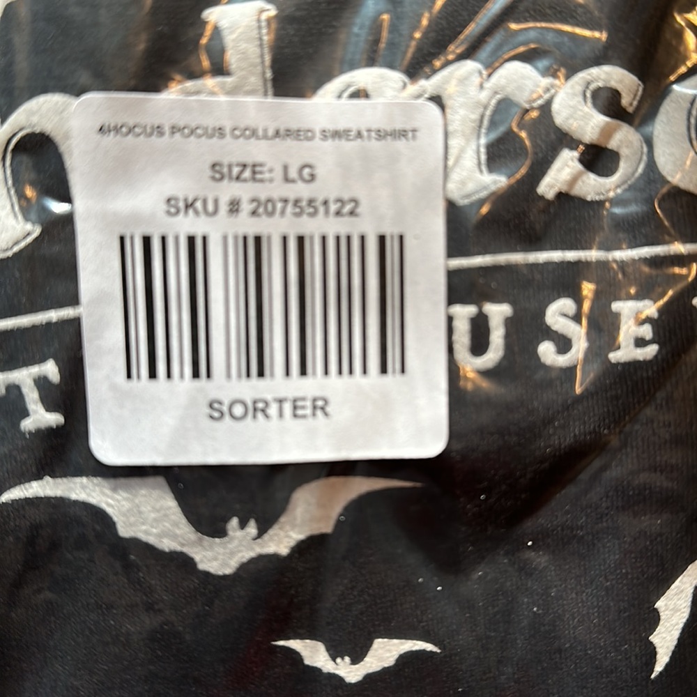Our Universe Disney Hocus Pocus Sanderson House Collared Sweatshirt L New - Picture 4 of 4